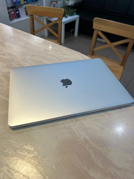 Core i5 Silver 8/256GB