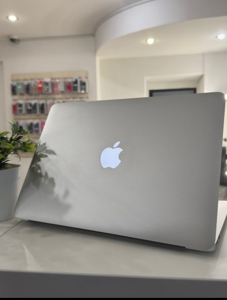  Intel Core i5 Silver 8/128GB