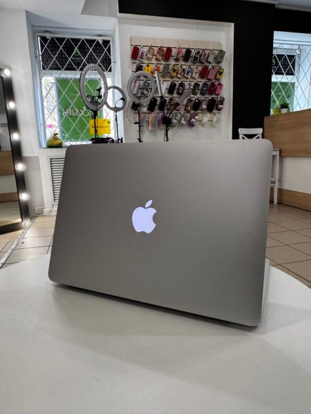  Intel Core i5 Silver 8/128GB